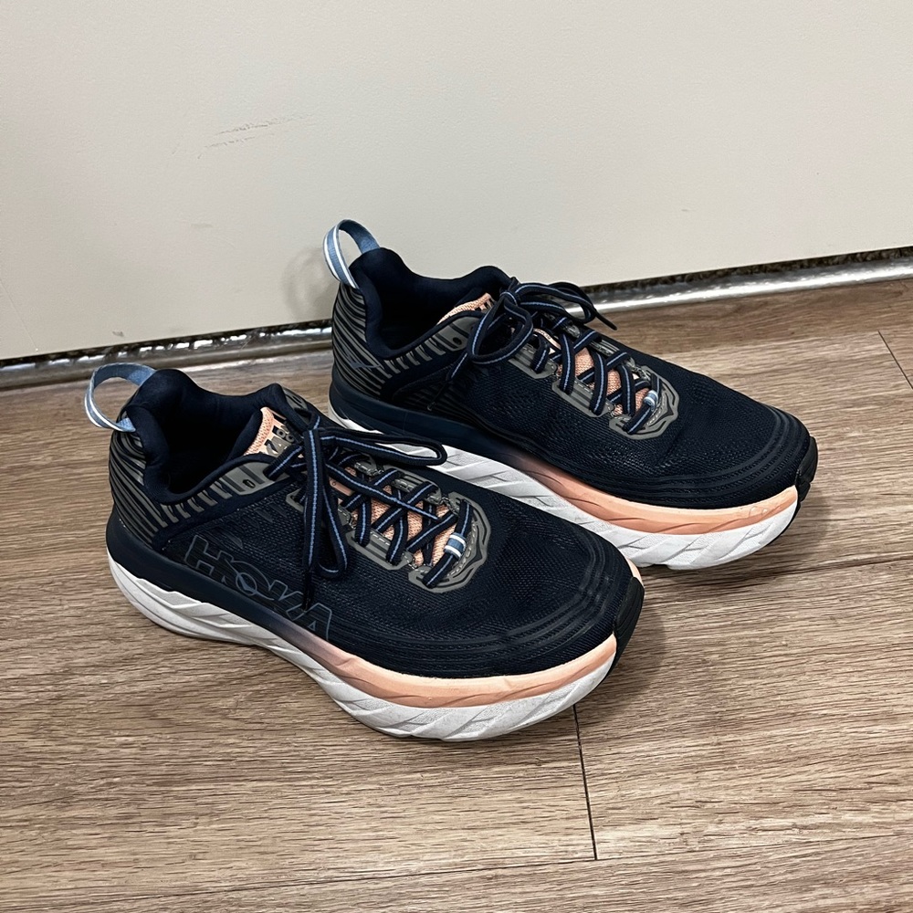 Hoka women’s Bondi 6